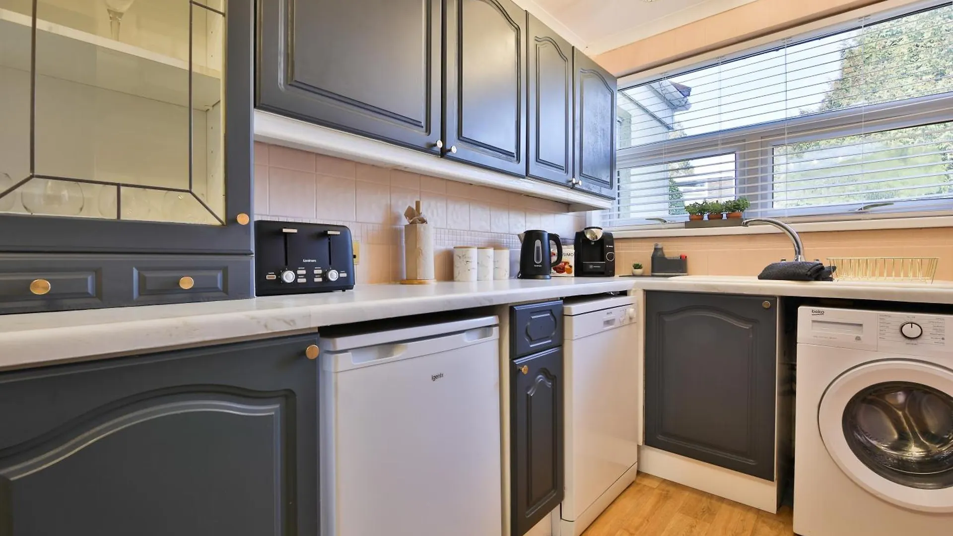 Spacious 3 Bed Home With Pool Table Cardiff Großbritannien