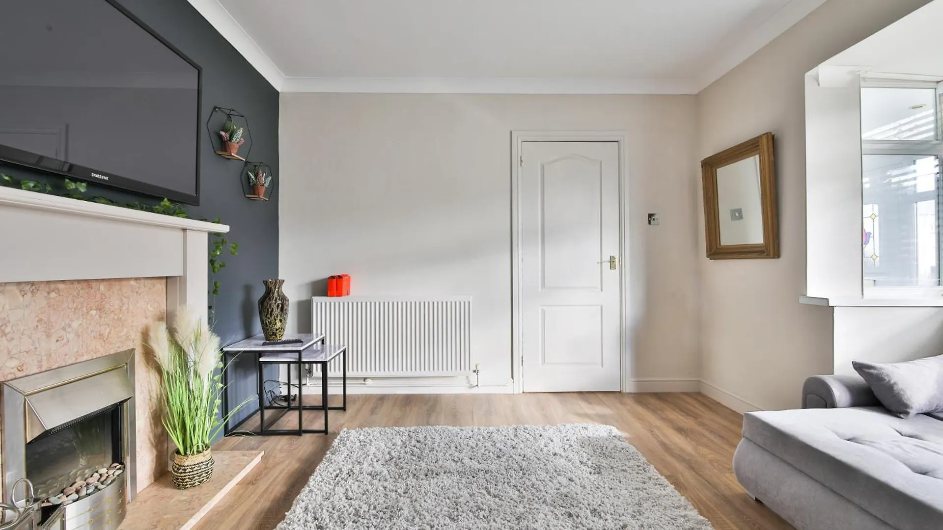 Spacious 3 Bed Home With Pool Table Cardiff