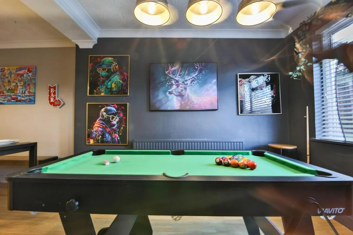 Spacious 3 Bed Home With Pool Table Cardiff Ferienhaus