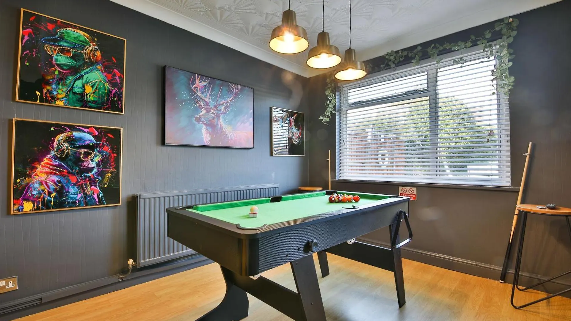 Spacious 3 Bed Home With Pool Table Κάρντιφ 0*,